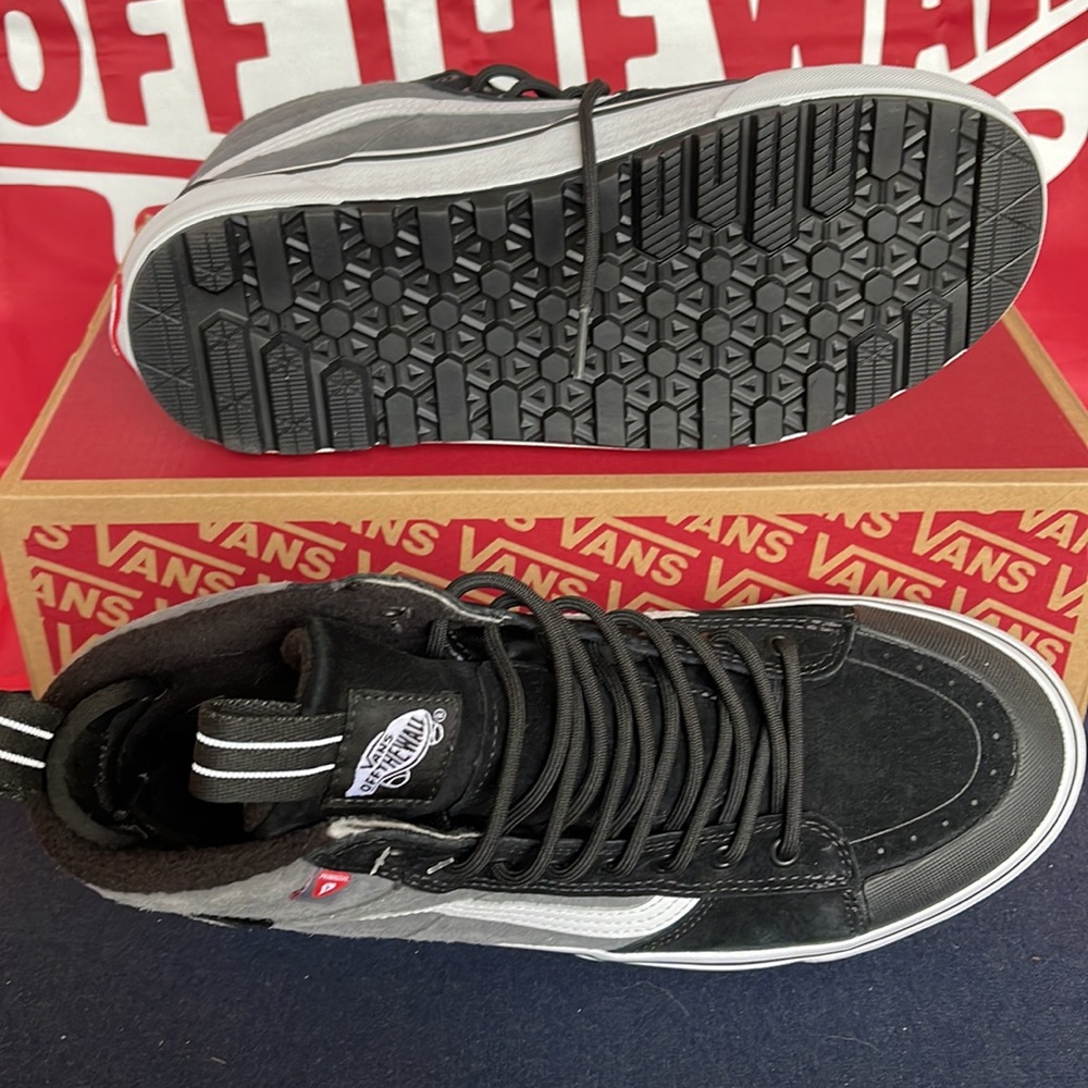 Vans WMNS Sk8-Hi Mte-2
Pewter/Black
VN0A5KYCPBQ
boots - sneakers - Picture 4 of 16